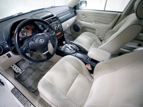 Used 2004 Lexus IS 300 RWD image 6