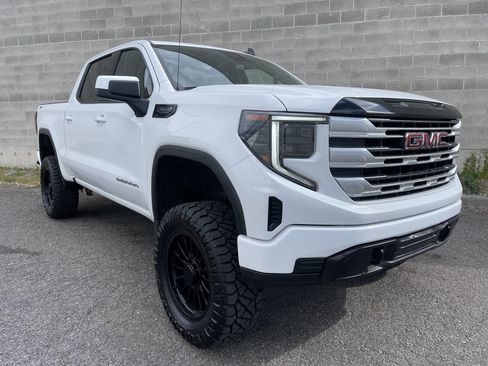 Used 2024 GMC Sierra 1500 SLE w/ X31 Off-Road Package AWD/4WD image 16