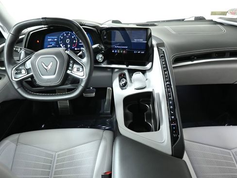 Used 2021 Chevrolet Corvette Stingray Premium Conv w/ Z51 Performance Package image 4