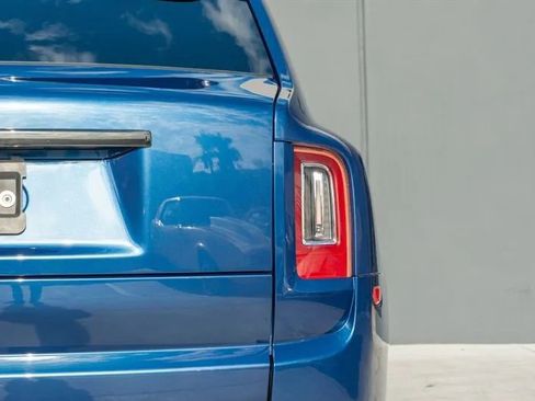 Used 2021 Rolls-Royce Cullinan Black Badge image 35