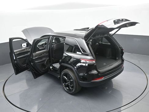 New 2026 Jeep Grand Cherokee Limited w/ Limited Altitude Package RWD image 61