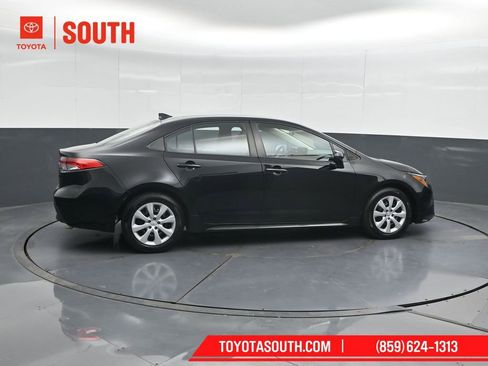 Used 2023 Toyota Corolla LE FWD image 3