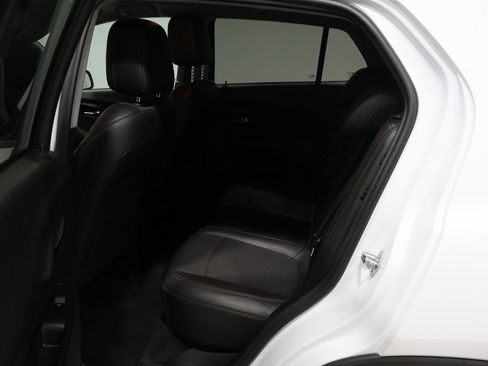 Used 2020 Chevrolet Trax LT w/ LT Convenience Package image 19