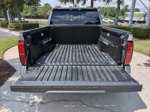 Certified 2025 Toyota Tacoma SR5 w/ SR5 Upgrade Package AWD/4WD image 31