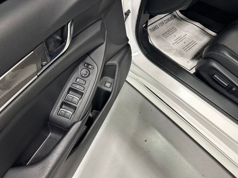 Used 2018 Honda Accord Sport image 9