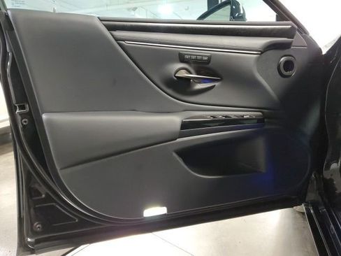 Used 2025 Lexus ES 300h F Sport w/ Technology Package image 12