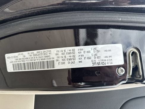 Used 2019 Chrysler Pacifica Limited FWD image 26