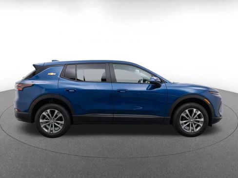 Used 2025 Chevrolet Equinox LT FWD image 8