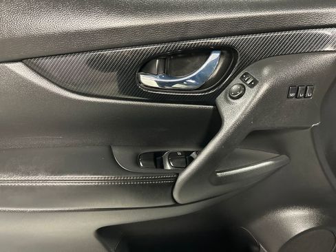 Used 2018 Nissan Rogue SL image 12