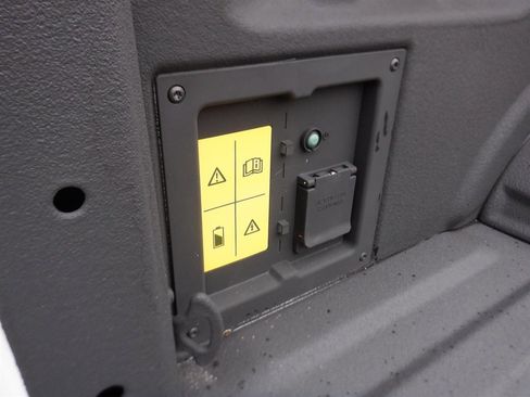 Used 2023 Ford F150 Lightning XLT image 8