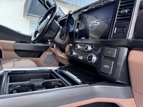 Used 2023 Ford F250 Lariat w/ Chrome Package image 17