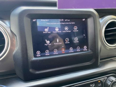 Used 2018 Jeep Wrangler Unlimited Sahara AWD/4WD image 22