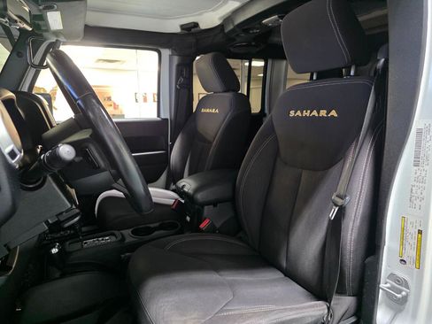 Used 2013 Jeep Wrangler Unlimited Sahara w/ Dual Top Group AWD/4WD image 15