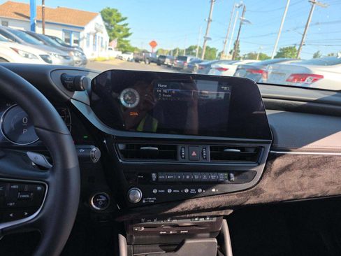 Used 2022 Lexus ES 300h w/ Premium Package FWD image 8
