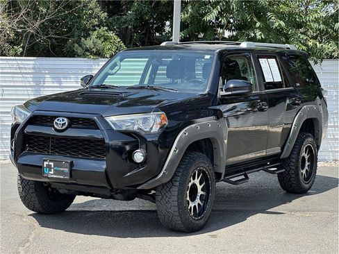 Used 2015 Toyota 4Runner SR5 AWD/4WD image 6