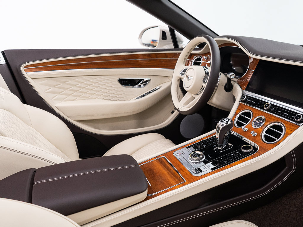 Certified 2026 Bentley Continental GT Azure AWD/4WD image 32