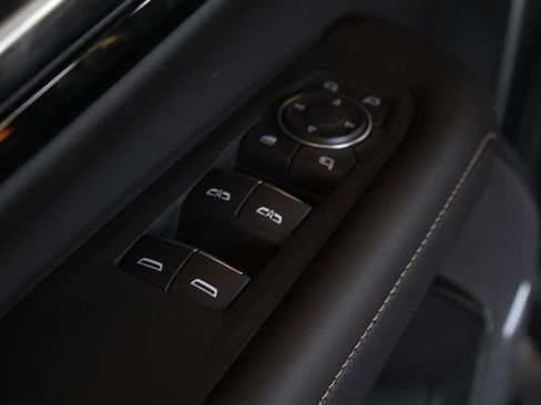 Used 2025 Chevrolet Suburban Premier image 21