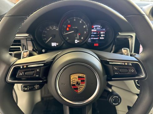 Certified 2025 Porsche Macan AWD/4WD image 27