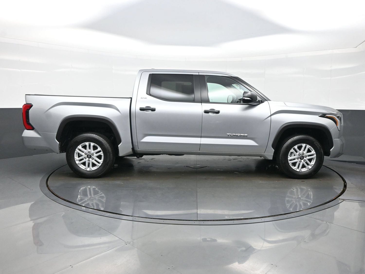 Used 2025 Toyota Tundra SR5 w/ SR5 Convenience Package AWD/4WD image 7