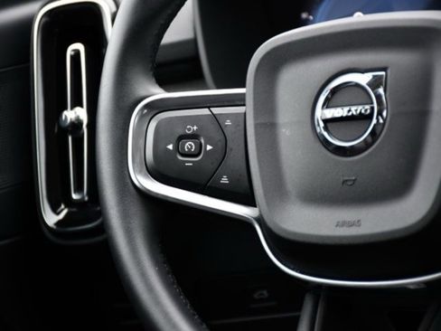 Certified 2023 Volvo XC40 B5 Plus w/ Protection Package Premier image 23