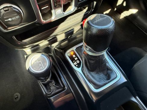 Used 2022 Jeep Gladiator Sport image 24