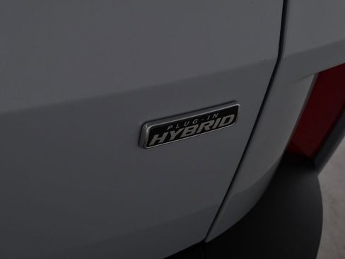 New 2025 Ford Escape SE w/ PHEV Premium Package FWD image 22