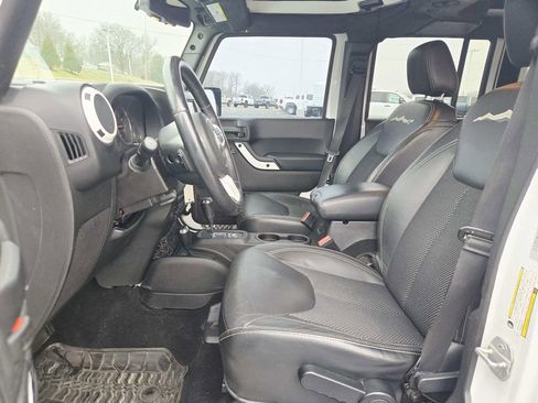 Used 2015 Jeep Wrangler Unlimited Sahara image 11