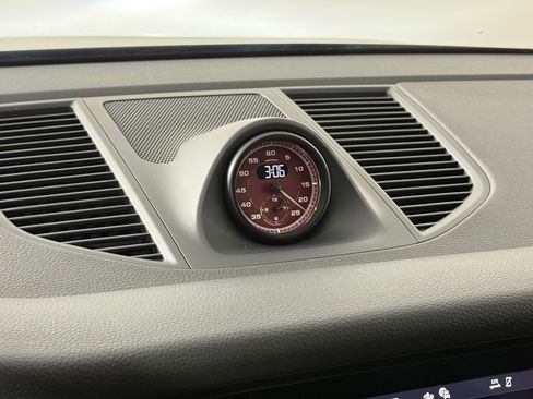 New 2026 Porsche Macan S image 21