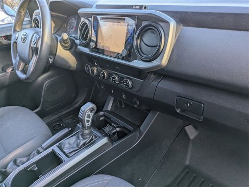 Used 2017 Toyota Tacoma TRD Sport image 36