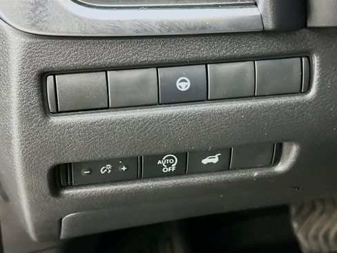 Used 2023 Nissan Rogue SV w/ SV Premium B Package FWD image 17