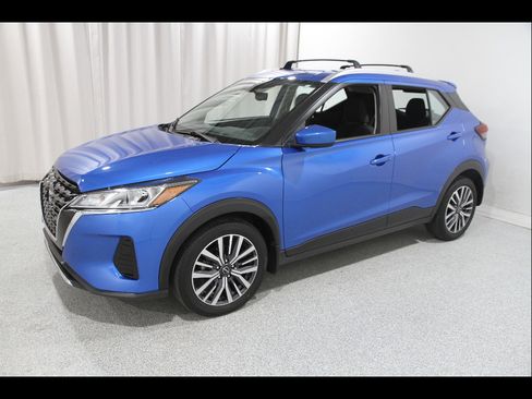 Used 2023 Nissan Kicks SV w/ Interior Electronics Package FWD image 3