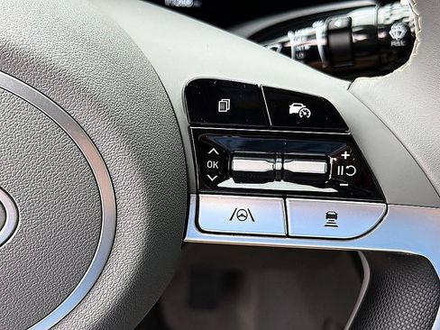 Certified 2025 Hyundai Elantra SEL FWD image 16