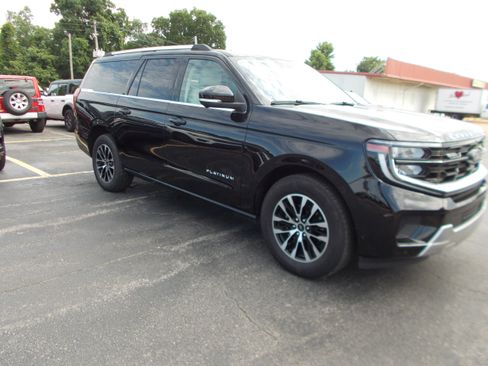 Used 2025 Ford Expedition Max Platinum AWD/4WD image 2