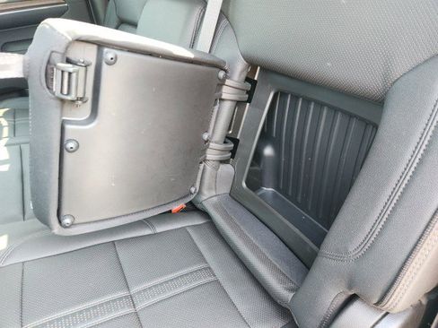 Used 2022 Chevrolet Silverado 1500 High Country w/ High Country Premium Package image 28