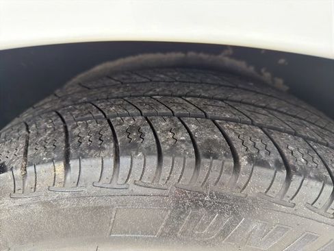 Used 2018 Chrysler Pacifica Touring-L FWD image 32
