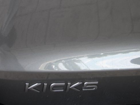 Used 2025 Nissan Kicks SV w/ SV Premium Package image 8
