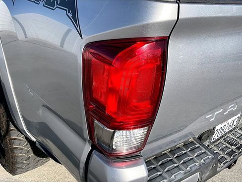 Used 2016 Toyota Tacoma TRD Sport image 32