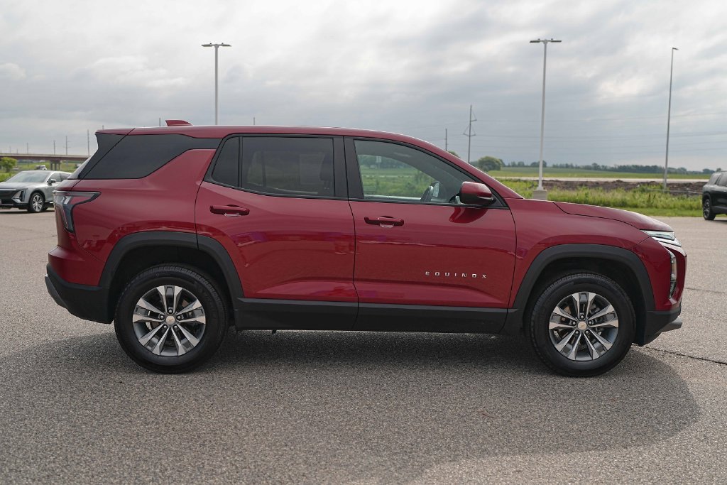 Used 2026 Chevrolet Equinox LT AWD/4WD image 6
