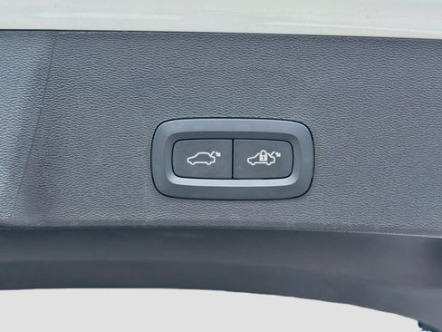 Used 2025 Volvo XC40 B5 Core AWD/4WD image 13