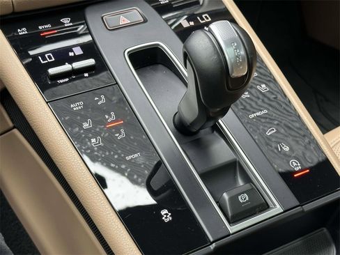 Used 2025 Porsche Macan image 27