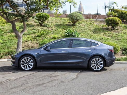 Used 2018 Tesla Model 3 Long Range RWD image 2