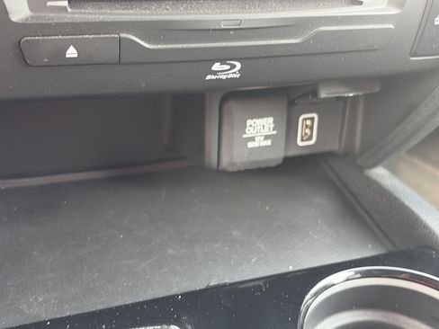 Used 2021 Honda Pilot Touring image 2