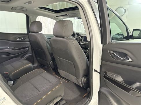 Used 2023 GMC Acadia AT4 image 32