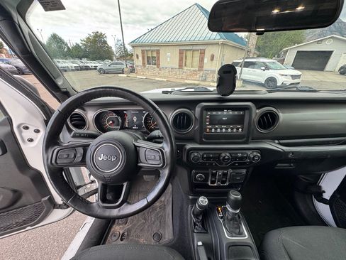 Used 2022 Jeep Gladiator Sport AWD/4WD image 11