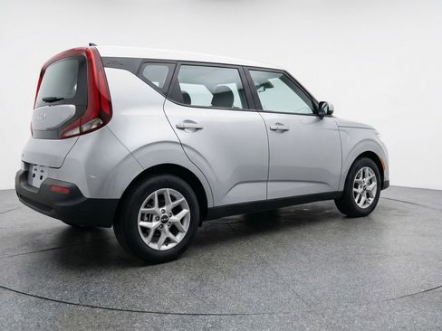 Used 2025 Kia Soul LX w/ LX Technology Package FWD image 9