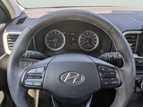 Used 2022 Hyundai Venue Limited FWD image 26