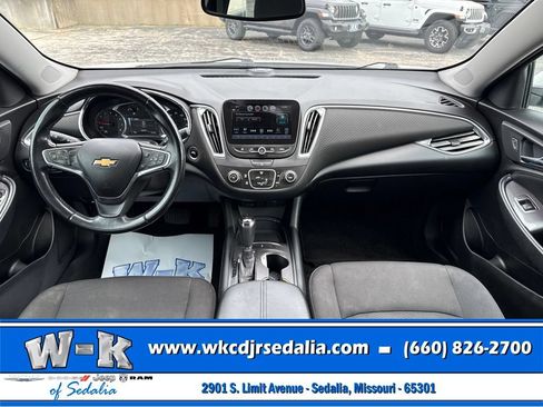 Used 2018 Chevrolet Malibu LT FWD image 30