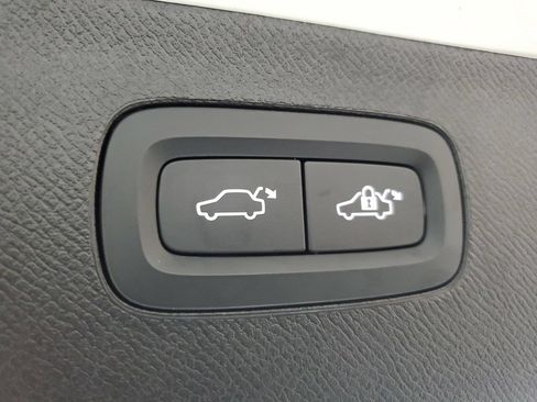 Certified 2025 Volvo XC90 T8 Core AWD/4WD image 12
