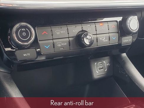 Used 2024 Jeep Compass Limited image 29