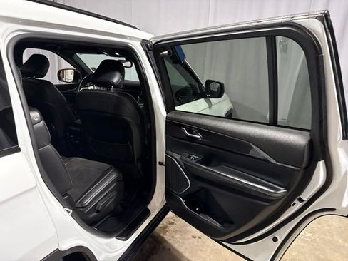 Used 2022 Jeep Grand Cherokee L Laredo AWD/4WD image 32